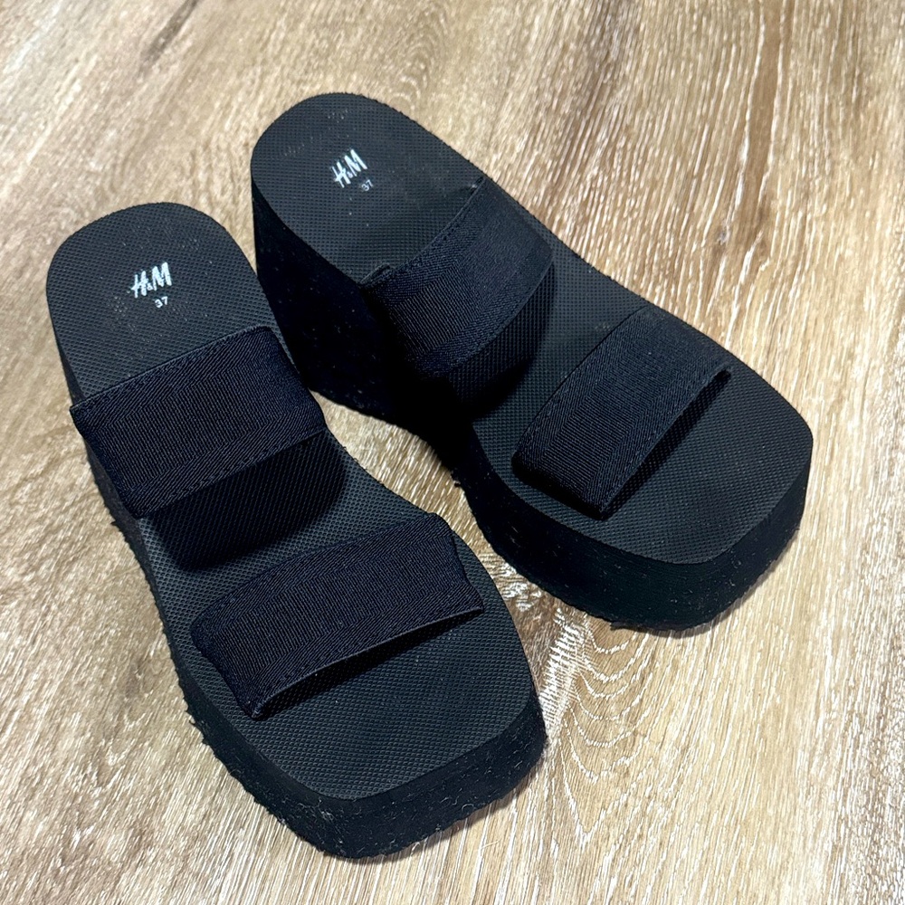 H&M Black Platform Slide Sandals – Size 37